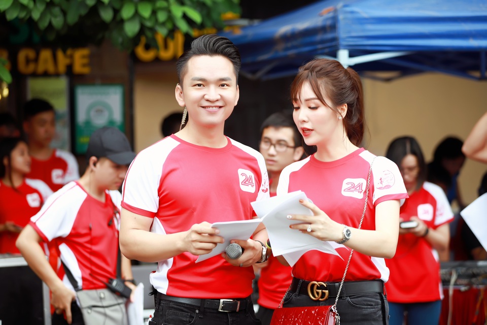 MC Hạnh Phúc kể chuyện sốt 40 độ vẫn lội ruộng mò cua bắt ốc - 1 MC Hạnh Phúc kể chuyện sốt 40 độ vẫn lội ruộng mò cua bắt ốc - 1