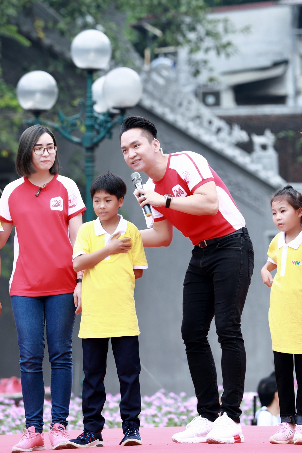 MC Hạnh Phúc kể chuyện sốt 40 độ vẫn lội ruộng mò cua bắt ốc - 5 MC Hạnh Phúc kể chuyện sốt 40 độ vẫn lội ruộng mò cua bắt ốc - 5