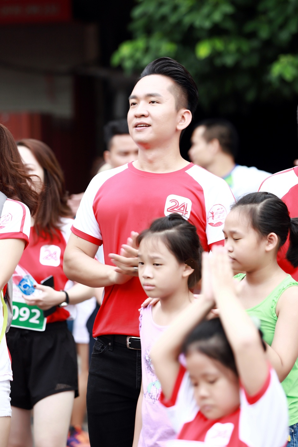 MC Hạnh Phúc kể chuyện sốt 40 độ vẫn lội ruộng mò cua bắt ốc - 2 MC Hạnh Phúc kể chuyện sốt 40 độ vẫn lội ruộng mò cua bắt ốc - 2