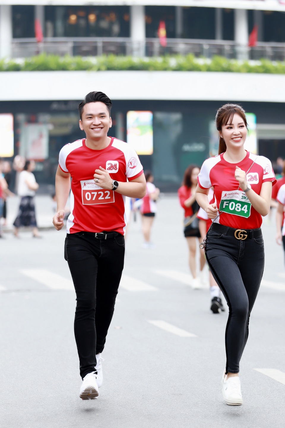 MC Hạnh Phúc kể chuyện sốt 40 độ vẫn lội ruộng mò cua bắt ốc - 3 MC Hạnh Phúc kể chuyện sốt 40 độ vẫn lội ruộng mò cua bắt ốc - 3