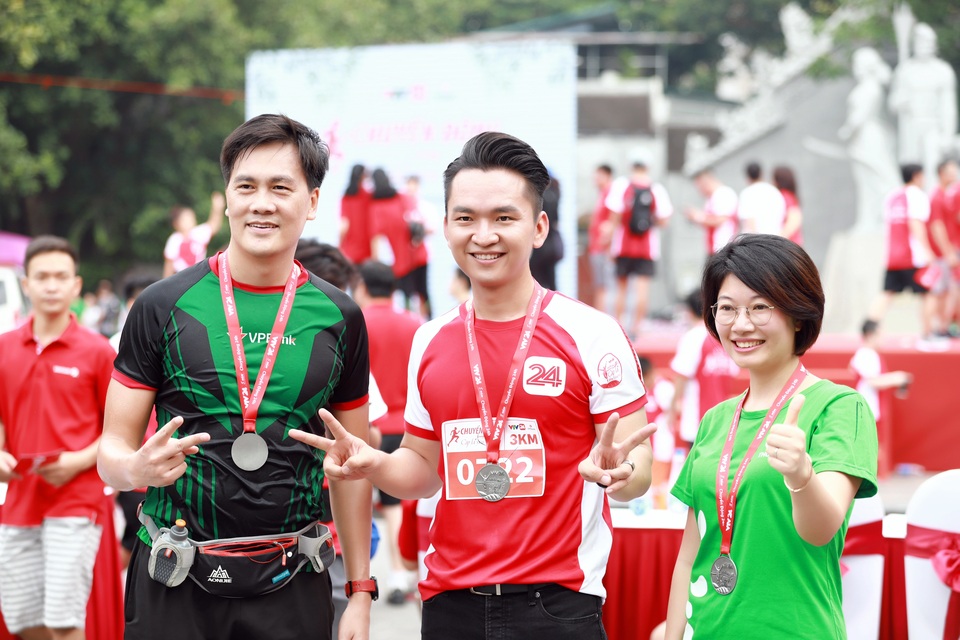 MC Hạnh Phúc kể chuyện sốt 40 độ vẫn lội ruộng mò cua bắt ốc - 8 MC Hạnh Phúc kể chuyện sốt 40 độ vẫn lội ruộng mò cua bắt ốc - 8
