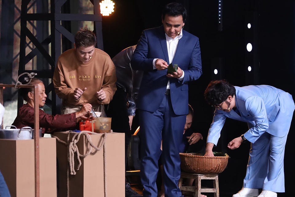 MC Quyền Linh: “Tôi từng phải đi bán bánh đúc, bánh lọt, rao khản cả cổ” - 3 MC Quyền Linh: “Tôi từng phải đi bán bánh đúc, bánh lọt, rao khản cả cổ” - 3