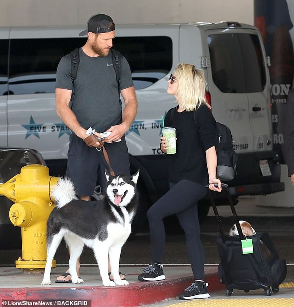 Julianne Hough đau buồn khi mất 2 cún cưng - 5 Julianne Hough đau buồn khi mất 2 cún cưng - 5