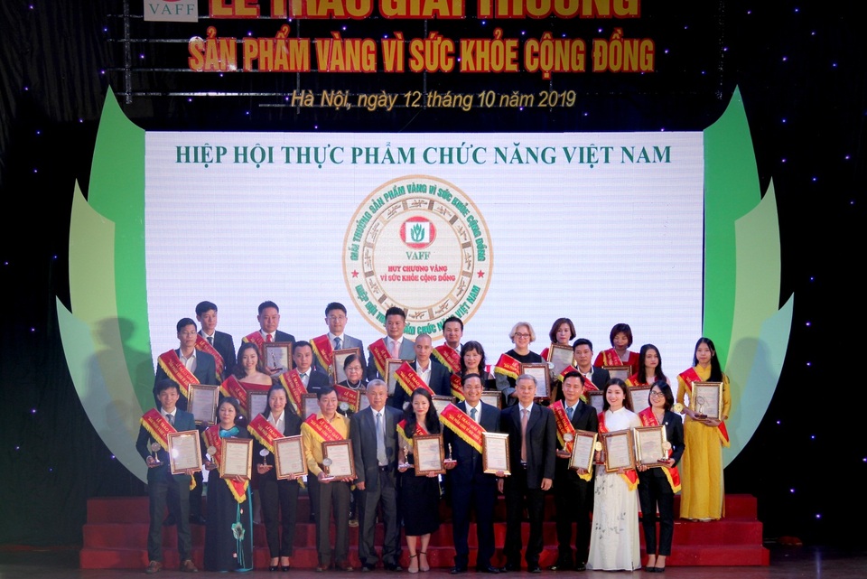 Khang Dược vinh dự nhận giải “Huy chương vàng vì sức khỏe cộng đồng” 2019 - 2 Khang Dược vinh dự nhận giải “Huy chương vàng vì sức khỏe cộng đồng” 2019 - 2
