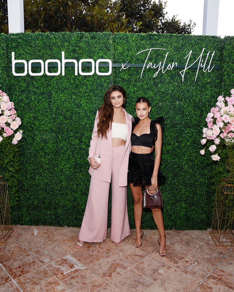 Thiên thần nội y thanh lịch với vest hồng - 5