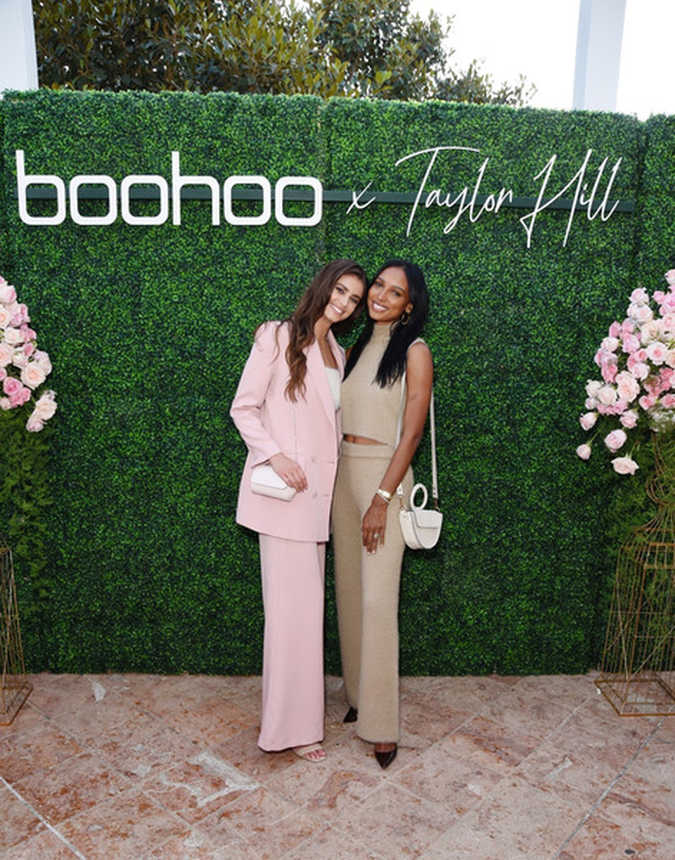 Thiên thần nội y thanh lịch với vest hồng - 8