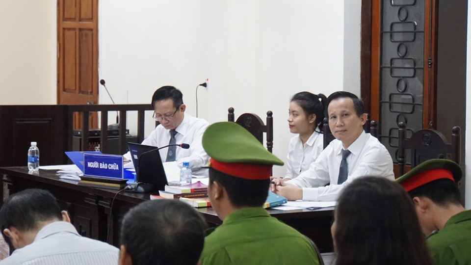 Hôm nay 2 cựu Phó Giám đốc Sở GDĐT hầu tòa vụ gian lận điểm thi ở Hà Giang - 5 Hôm nay 2 cựu Phó Giám đốc Sở GDĐT hầu tòa vụ gian lận điểm thi ở Hà Giang - 5