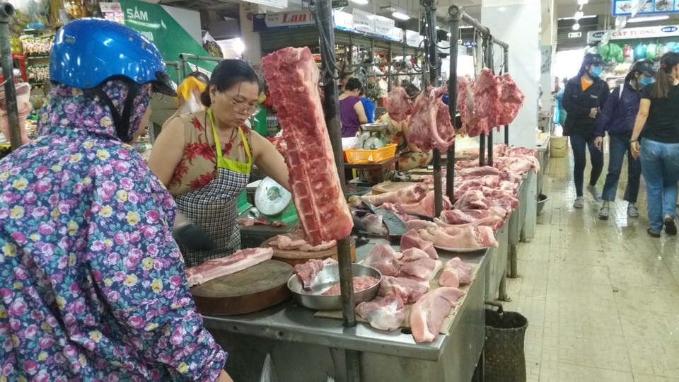 Giá thịt heo tăng sốc, cả người bán lẫn người mua đều kêu trời - 4 Giá thịt heo tăng sốc, cả người bán lẫn người mua đều kêu trời - 4