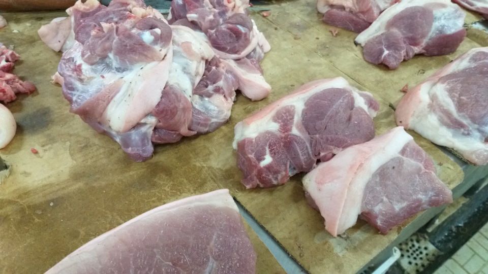 Giá thịt heo tăng sốc, cả người bán lẫn người mua đều kêu trời - 2 Giá thịt heo tăng sốc, cả người bán lẫn người mua đều kêu trời - 2