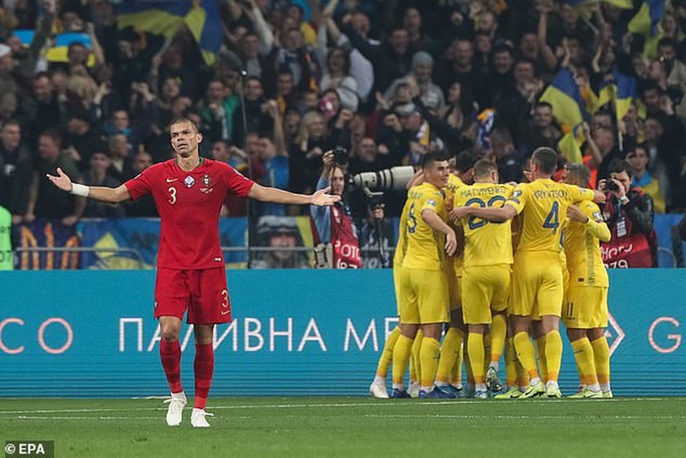 C.Ronaldo cán mốc 700 bàn thắng, Bồ Đào Nha vẫn thua Ukraine - 3 C.Ronaldo cán mốc 700 bàn thắng, Bồ Đào Nha vẫn thua Ukraine - 3