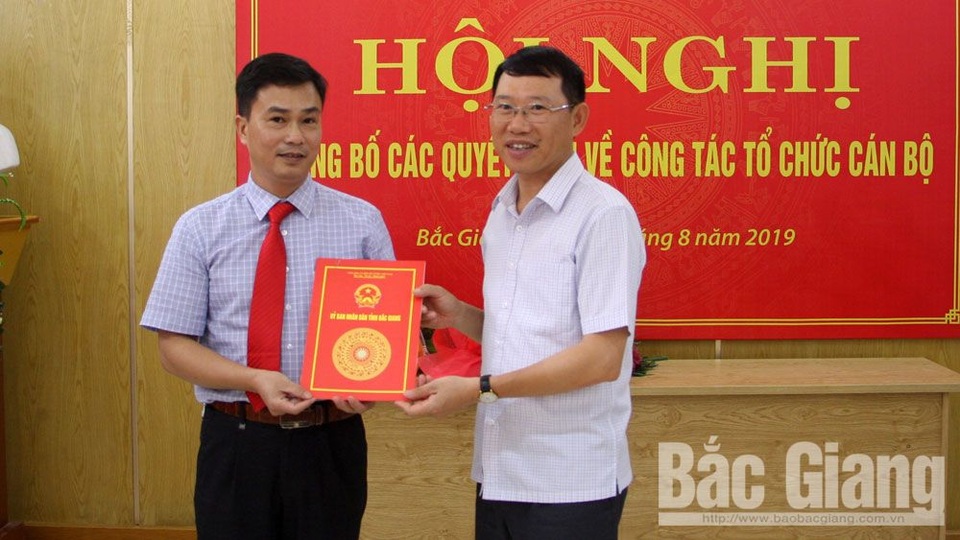 Sau vụ thầu nhập nhèm, giám đốc trung tâm y tế huyện nhận chức phó giám đốc sở - 2 Sau vụ thầu nhập nhèm, giám đốc trung tâm y tế huyện nhận chức phó giám đốc sở - 2