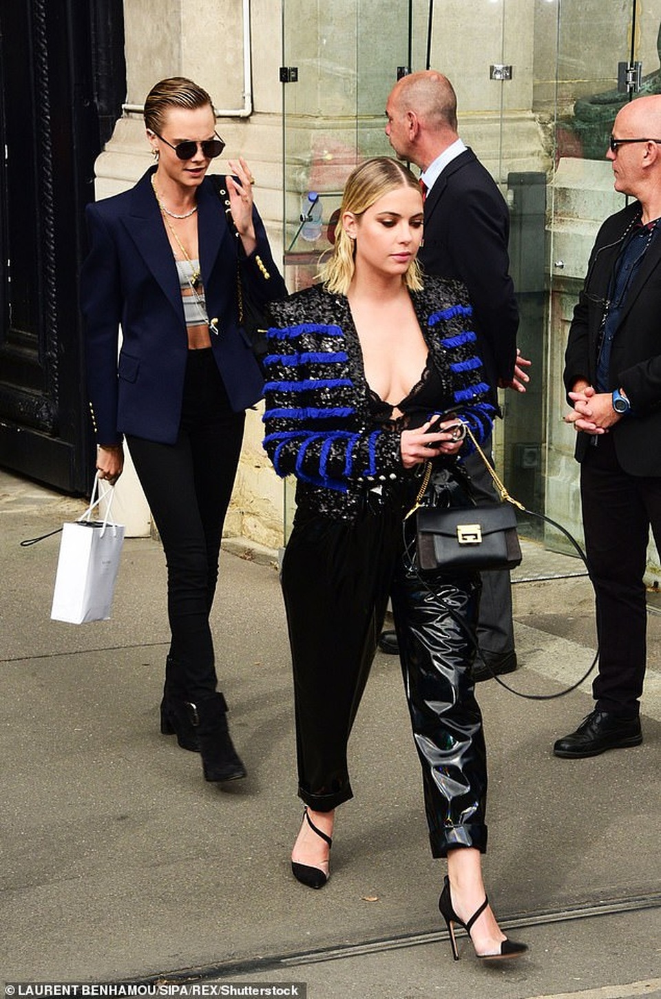 Cara Delevingne hạnh phúc bên người tình đồng giới Ashley Benson - 2 Cara Delevingne hạnh phúc bên người tình đồng giới Ashley Benson - 2