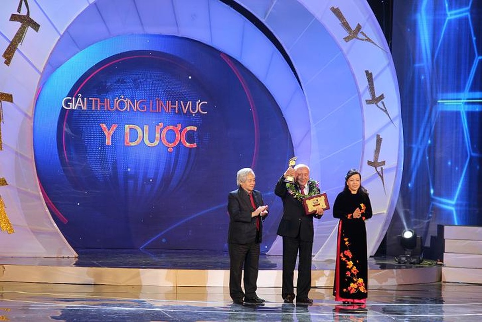 PGS Nguyễn Văn Thạch: Tôi biết ơn những người bệnh đã tin tưởng tôi - 1 PGS Nguyễn Văn Thạch: Tôi biết ơn những người bệnh đã tin tưởng tôi - 1