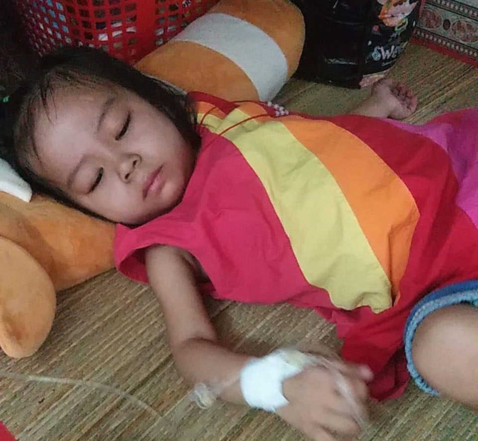 Bé gái vô thừa nhận được bạn đọc Dân trí sẵn sàng đón làm con nuôi - 1