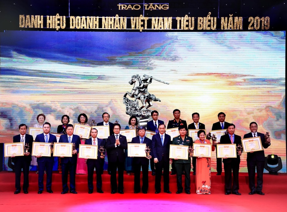 Bà Nguyễn Thị Nga - Chủ tịch Tập đoàn BRG: Doanh nhân Việt Nam tiêu biểu - Cúp Thánh Gióng 2019 - 2 Bà Nguyễn Thị Nga - Chủ tịch Tập đoàn BRG: Doanh nhân Việt Nam tiêu biểu - Cúp Thánh Gióng 2019 - 2