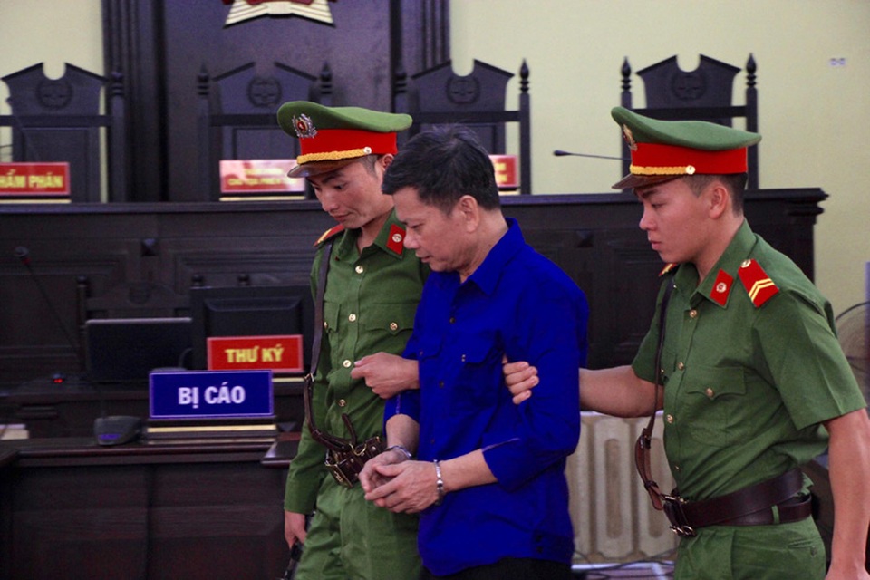 Cựu Phó Giám đốc Sở GDĐT cùng 7 bị cáo hầu toà vụ gian lận thi cử ở Sơn La - 4 Cựu Phó Giám đốc Sở GDĐT cùng 7 bị cáo hầu toà vụ gian lận thi cử ở Sơn La - 4