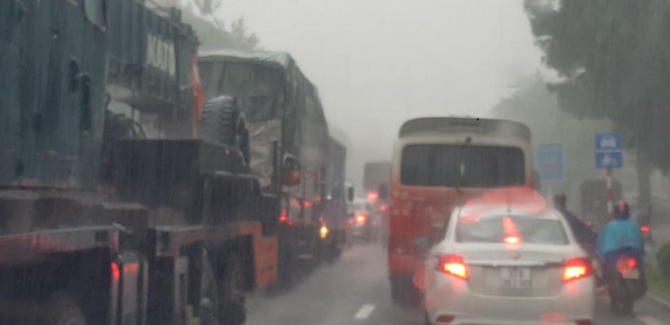 Mưa như trút, nước dâng cao cả mét, thành Vinh thất thủ - 5 Mưa như trút, nước dâng cao cả mét, thành Vinh thất thủ - 5