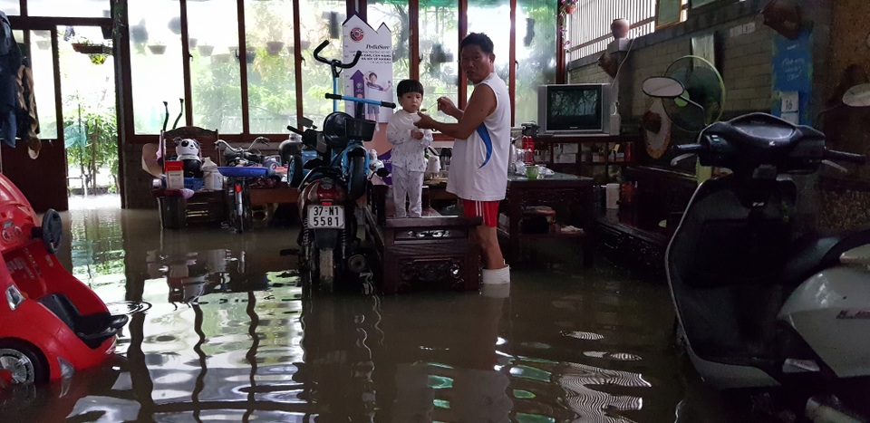 40 năm qua chưa từng chứng kiến trận ngập lụt kinh hoàng như thế - 10