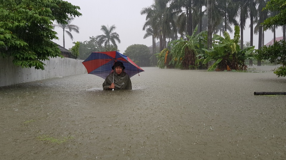 40 năm qua chưa từng chứng kiến trận ngập lụt kinh hoàng như thế - 3