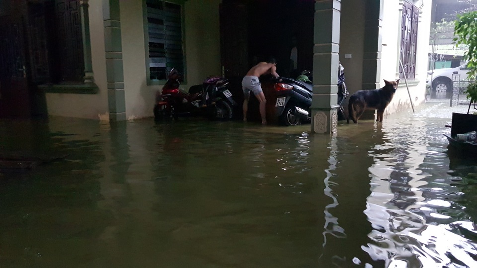 40 năm qua chưa từng chứng kiến trận ngập lụt kinh hoàng như thế - 9