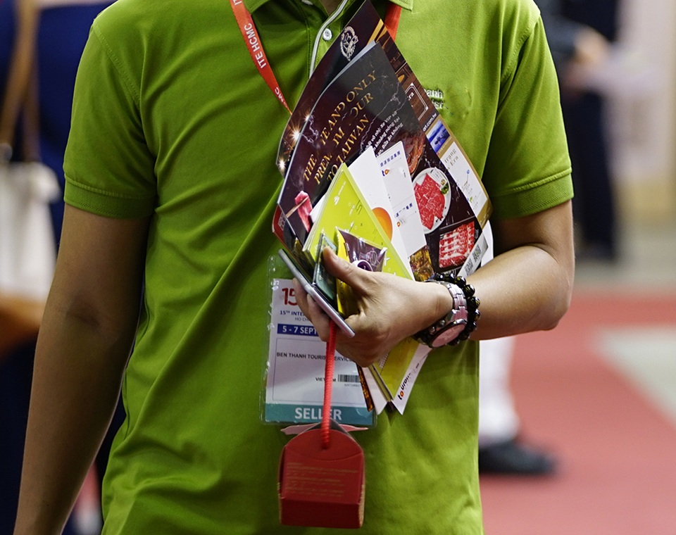 Không thể tin ấn phẩm có đường lưỡi bò xuất hiện tại hội chợ du lịch quốc tế - 3