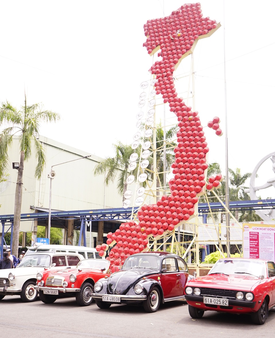 Không thể tin ấn phẩm có đường lưỡi bò xuất hiện tại hội chợ du lịch quốc tế - 4