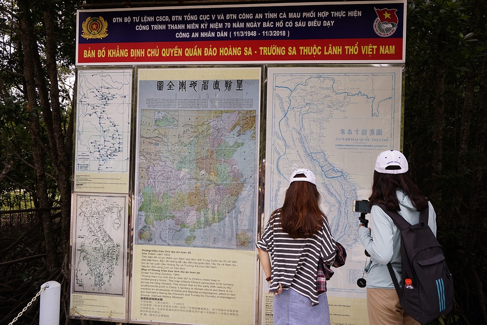 Không thể tin ấn phẩm có đường lưỡi bò xuất hiện tại hội chợ du lịch quốc tế - 5