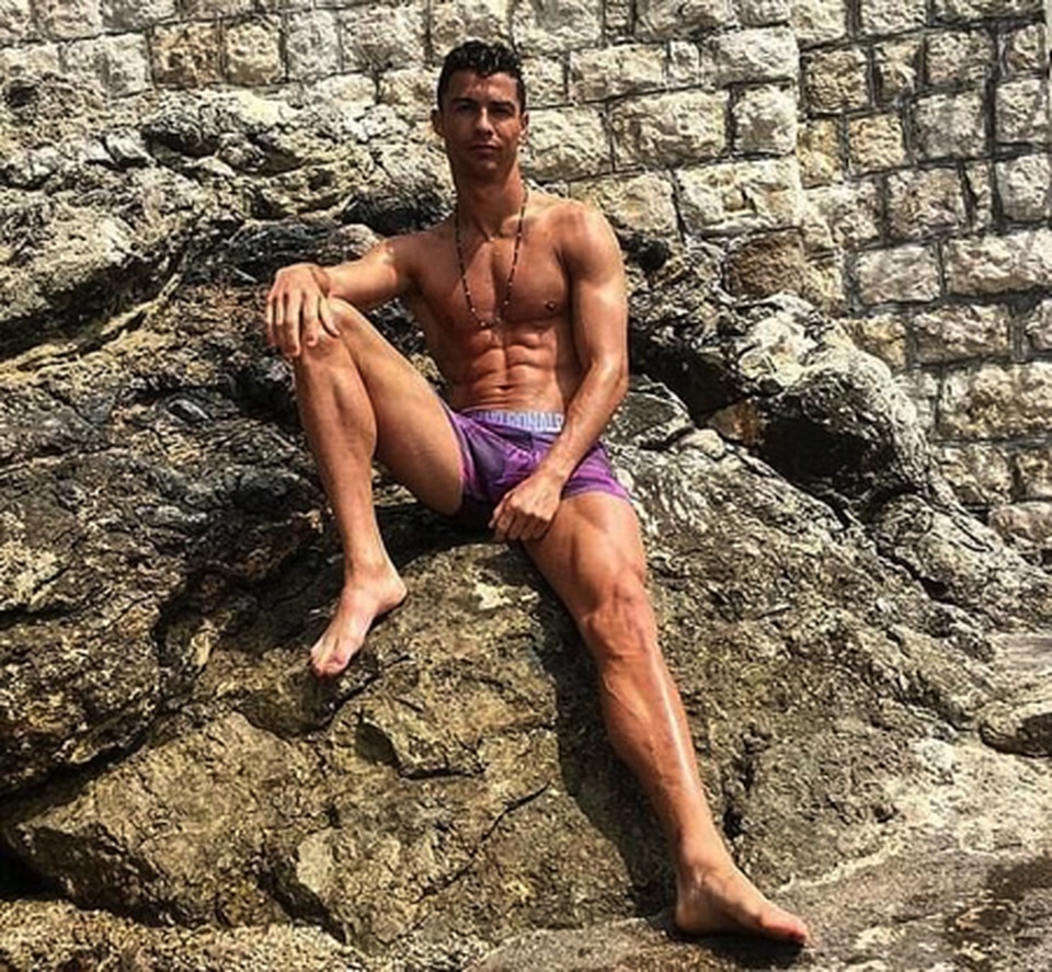 Chỉ cần đăng hình sống ảo, C.Ronaldo đã kiếm được 38 triệu bảng - 1 Chỉ cần đăng hình sống ảo, C.Ronaldo đã kiếm được 38 triệu bảng - 1