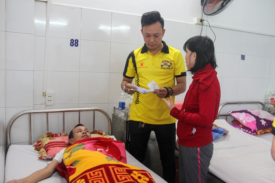 Ấm lòng “Chuyến xe 0 đồng” cho bệnh nhân nghèo - 2 Ấm lòng “Chuyến xe 0 đồng” cho bệnh nhân nghèo - 2