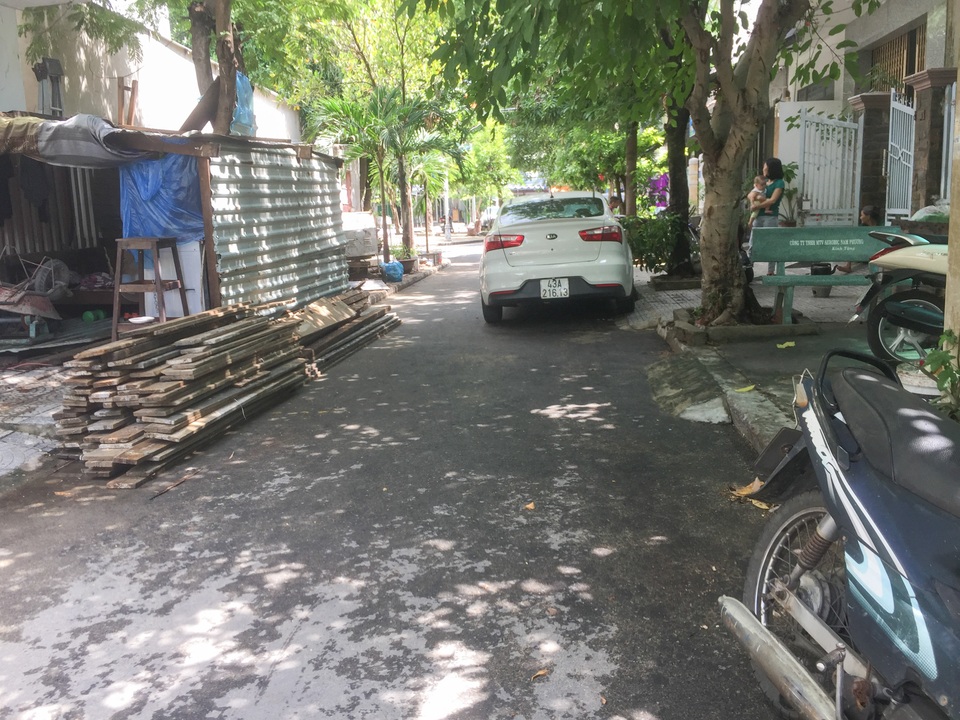 Nhiều tuyến đường nhỏ hẹp trong khu dân cư gây khó khăn cho người dân tại Đà Nẵng - 3 Nhiều tuyến đường nhỏ hẹp trong khu dân cư gây khó khăn cho người dân tại Đà Nẵng - 3