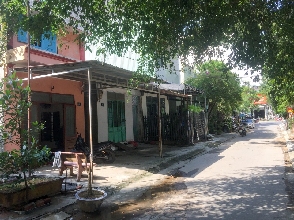 Nhiều tuyến đường nhỏ hẹp trong khu dân cư gây khó khăn cho người dân tại Đà Nẵng - 5 Nhiều tuyến đường nhỏ hẹp trong khu dân cư gây khó khăn cho người dân tại Đà Nẵng - 5