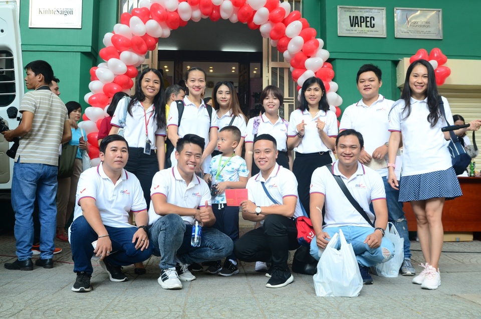 Easy Credit gắn kết cộng đồng từ nghĩa cử hiến máu. - 1 Easy Credit gắn kết cộng đồng từ nghĩa cử hiến máu. - 1