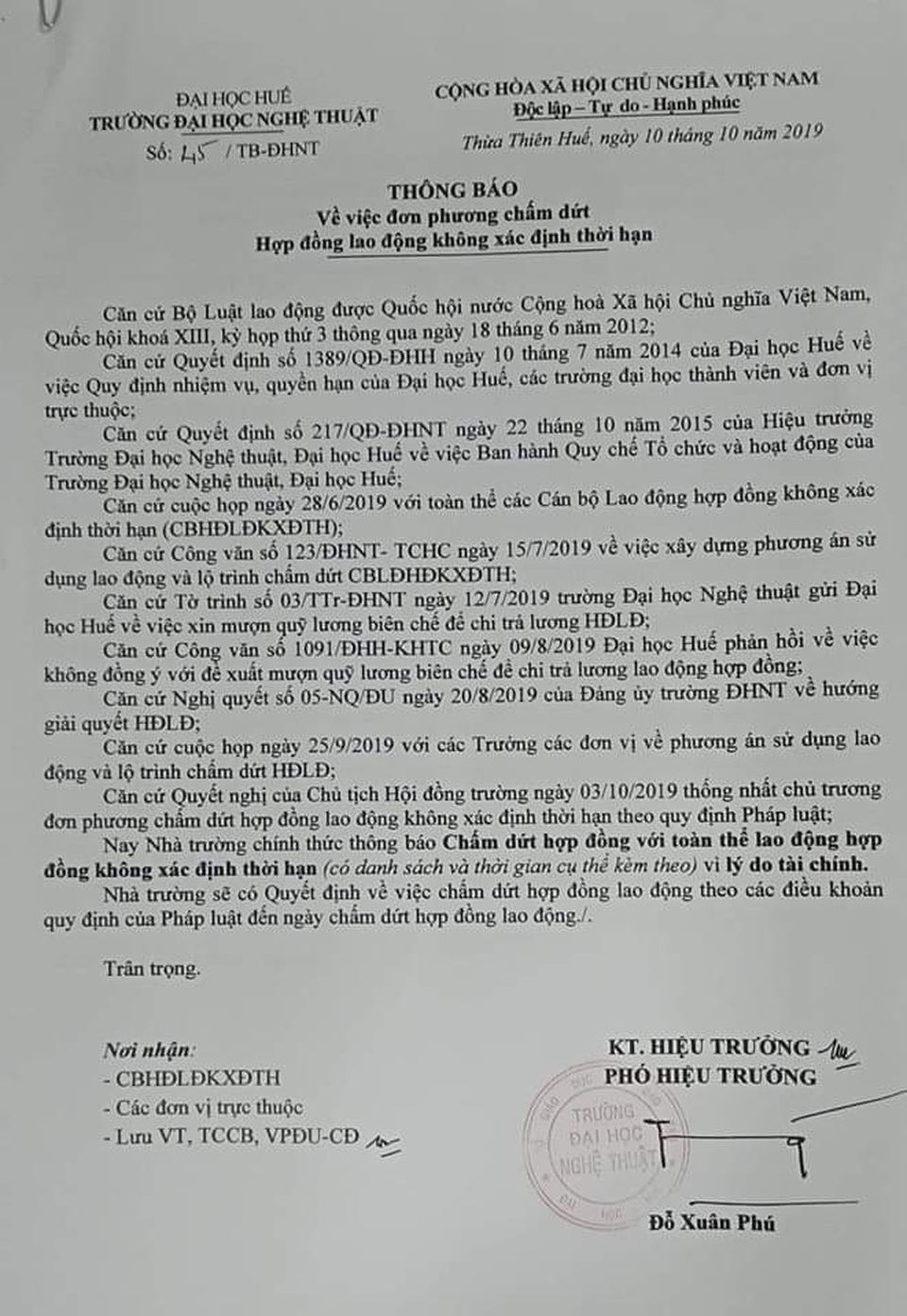 Hàng chục giảng viên, cán bộ trường ĐH Nghệ thuật, ĐH Huế bị chấm dứt hợp đồng - 2 Hàng chục giảng viên, cán bộ trường ĐH Nghệ thuật, ĐH Huế bị chấm dứt hợp đồng - 2