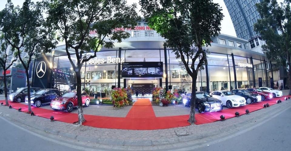Nước ngoài “nhóm ngó”, đại gia phân phối Mercedes ra giá “giật mình” - 1 Nước ngoài “nhóm ngó”, đại gia phân phối Mercedes ra giá “giật mình” - 1