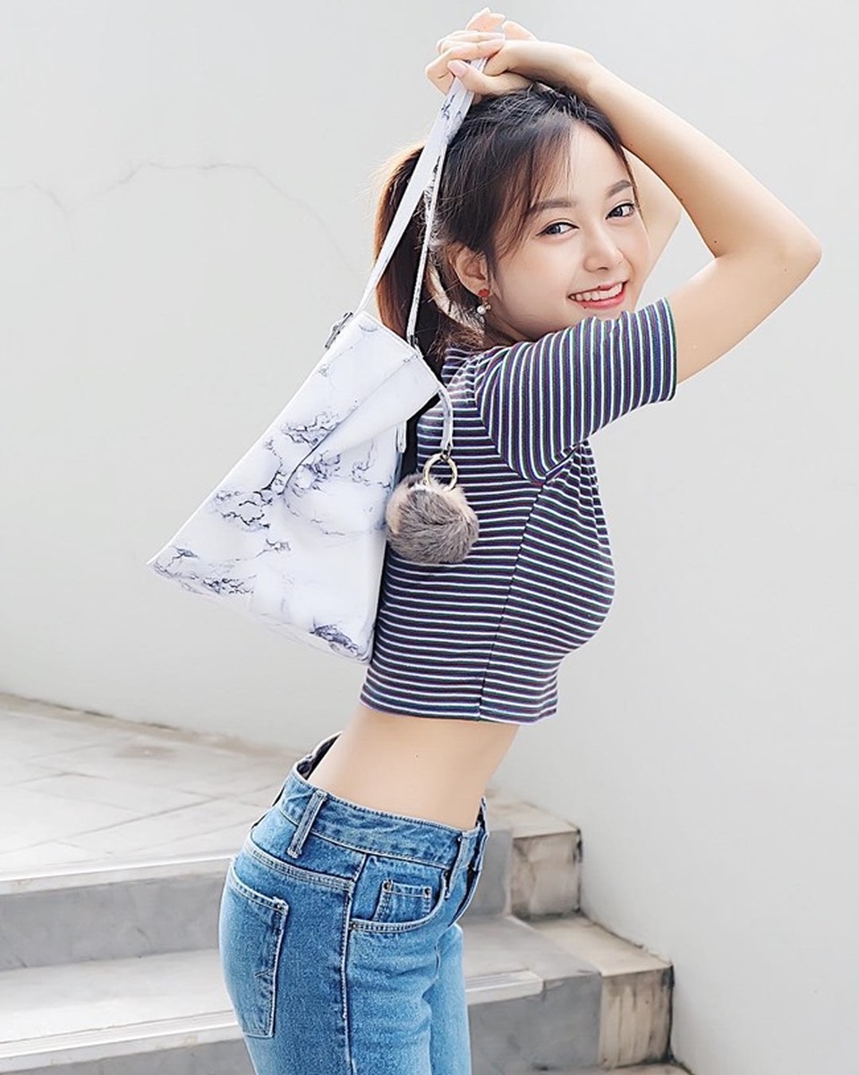 Hot girl Thái Lan quyến rũ hơn khi đổi style không mặc đồng phục - 12 Hot girl Thái Lan quyến rũ hơn khi đổi style không mặc đồng phục - 12