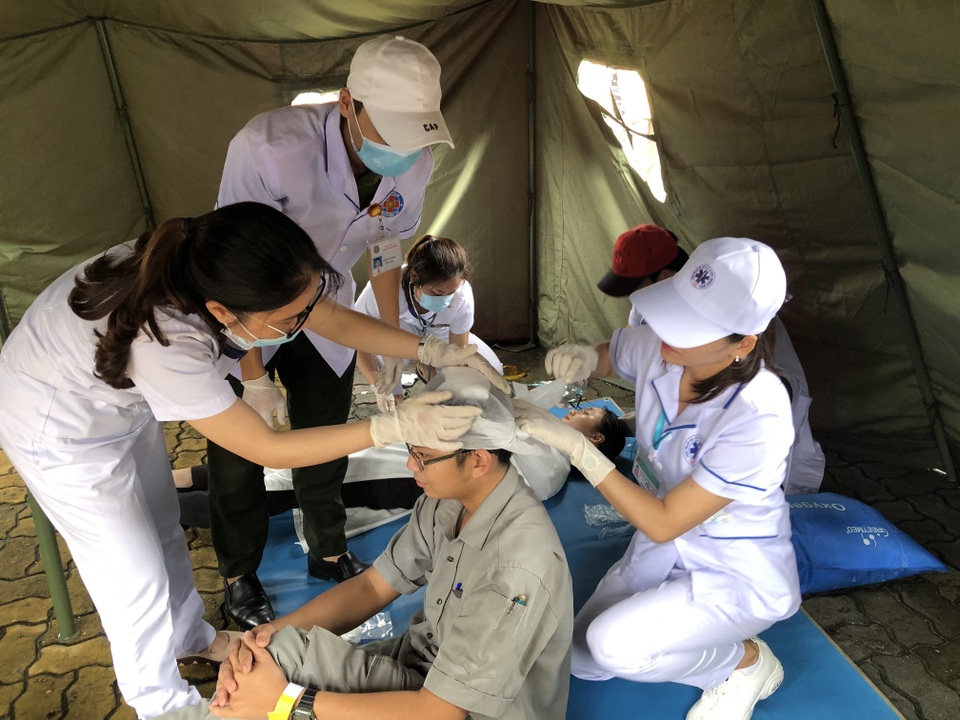 Trực thăng tham gia diễn tập phòng cháy chữa cháy ở Đà Nẵng - 7 Trực thăng tham gia diễn tập phòng cháy chữa cháy ở Đà Nẵng - 7