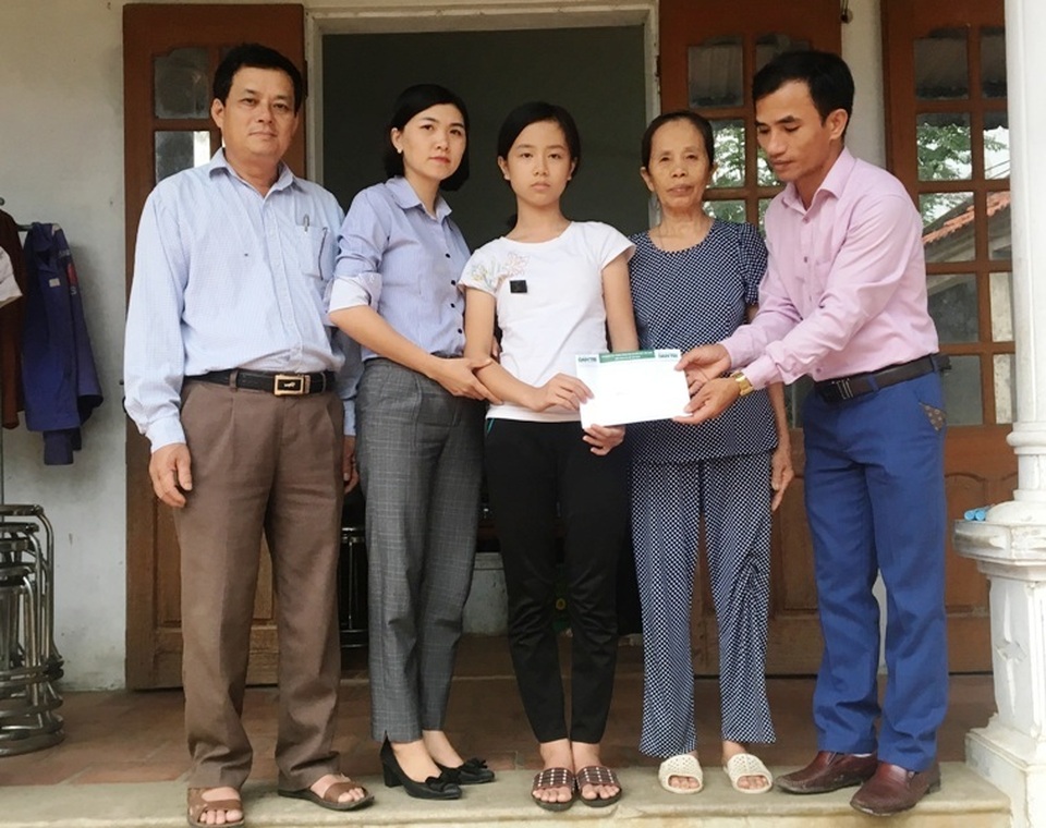 Từ nay, chị em mồ côi sẽ phải tự chăm sóc nhau - 1 Từ nay, chị em mồ côi sẽ phải tự chăm sóc nhau - 1