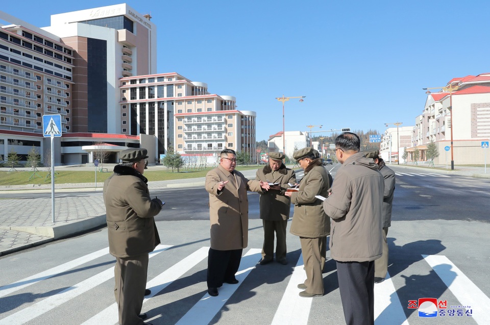 Ông Kim Jong-un cưỡi bạch mã lên đỉnh núi thiêng - 7 Ông Kim Jong-un cưỡi bạch mã lên đỉnh núi thiêng - 7