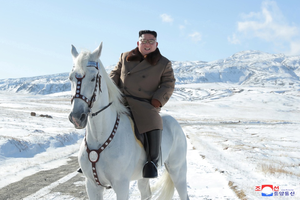 Ông Kim Jong-un cưỡi bạch mã lên đỉnh núi thiêng - 3 Ông Kim Jong-un cưỡi bạch mã lên đỉnh núi thiêng - 3