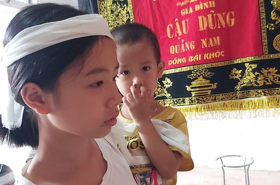 Từ nay, chị em mồ côi sẽ phải tự chăm sóc nhau - 2 Từ nay, chị em mồ côi sẽ phải tự chăm sóc nhau - 2
