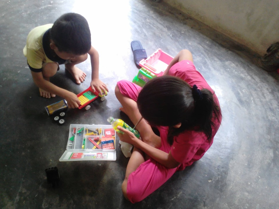 Nhìn em trai đau đớn, chị đòi nghỉ học đi làm kiếm tiền chữa bệnh cho em - 6