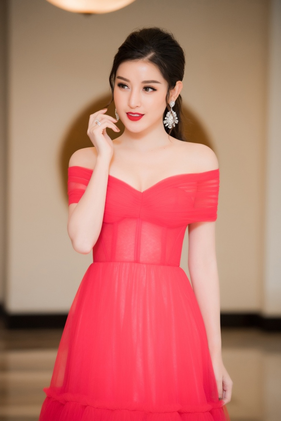 Á hậu Tường San được Đỗ Mỹ Linh, Huyền My chia sẻ trước thi Hoa hậu Quốc tế - 8 Á hậu Tường San được Đỗ Mỹ Linh, Huyền My chia sẻ trước thi Hoa hậu Quốc tế - 8