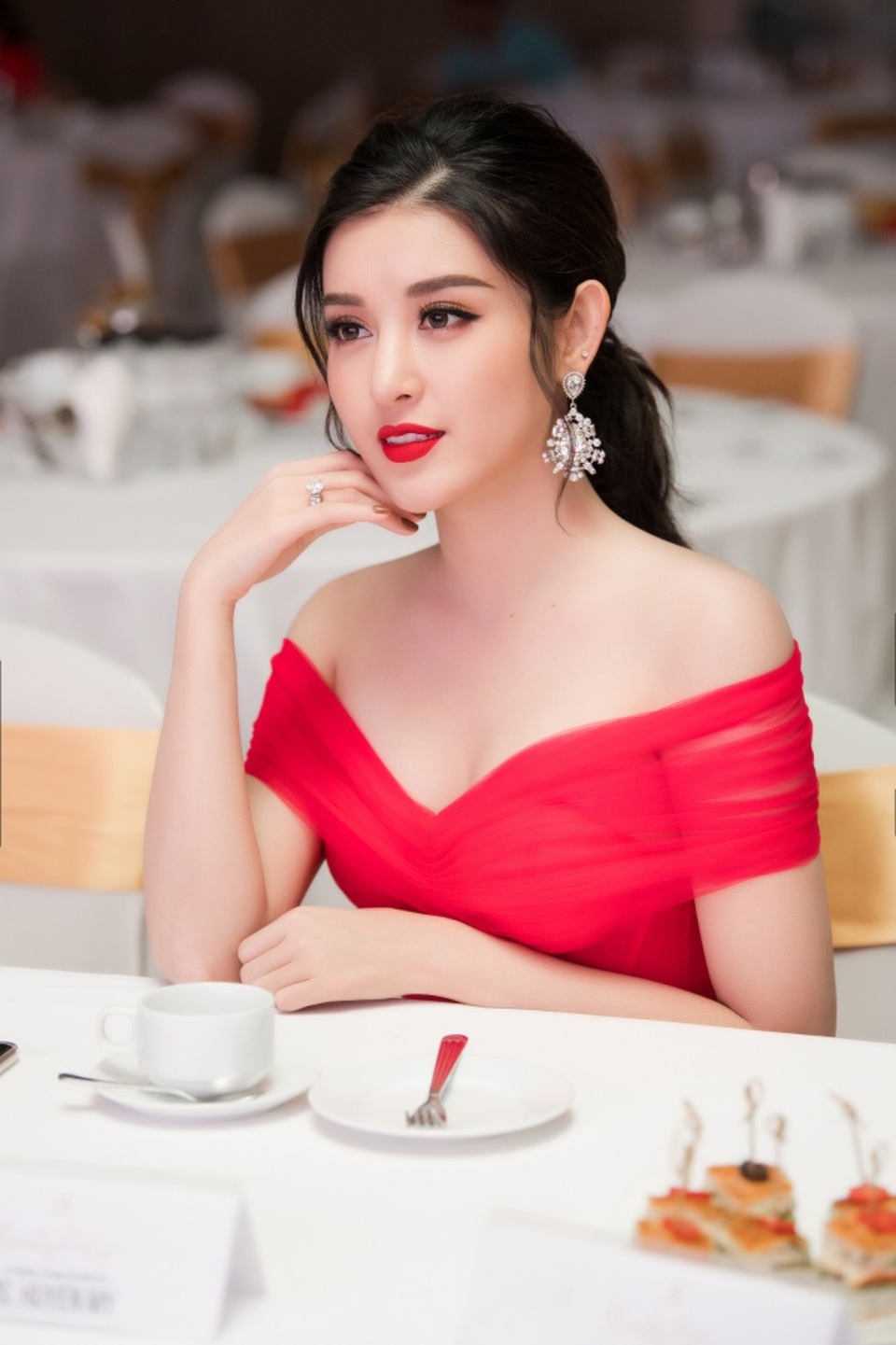 Á hậu Tường San được Đỗ Mỹ Linh, Huyền My chia sẻ trước thi Hoa hậu Quốc tế - 9 Á hậu Tường San được Đỗ Mỹ Linh, Huyền My chia sẻ trước thi Hoa hậu Quốc tế - 9
