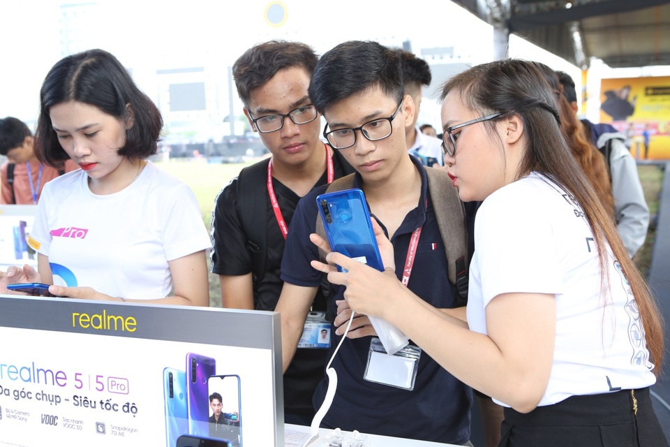 Giải mã “ hiện tượng” mới- Realme- được giới trẻ yêu thích và săn đón - 2 Giải mã “ hiện tượng” mới- Realme- được giới trẻ yêu thích và săn đón - 2