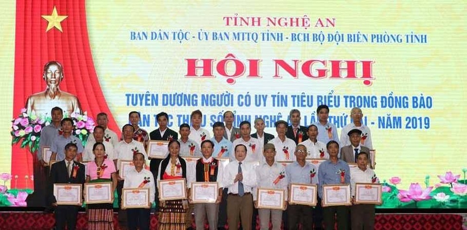 Nghệ An tuyên dương 200 người có uy tín tiêu biểu vùng dân tộc thiểu số - 1 Nghệ An tuyên dương 200 người có uy tín tiêu biểu vùng dân tộc thiểu số - 1