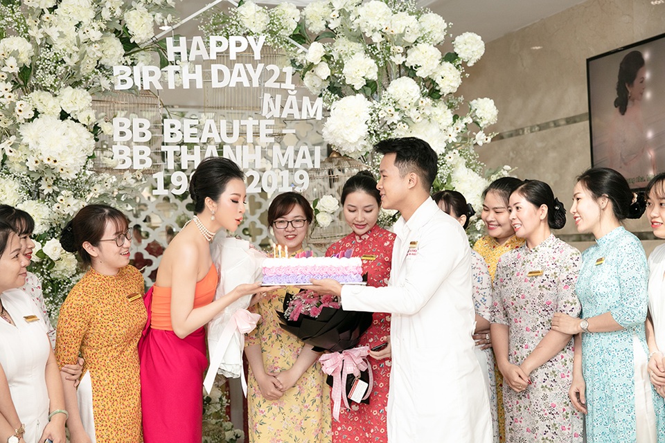 MC Thanh Mai vẫn trẻ trung như gái đôi mươi - 2