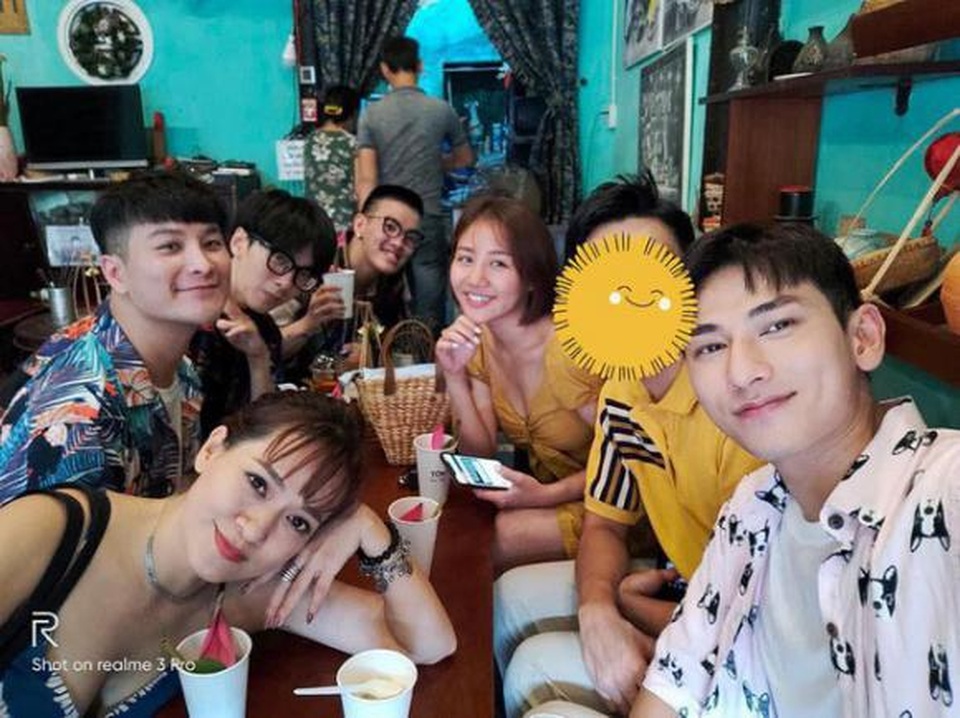Văn Mai Hương bất ngờ khoe giấy đăng ký kết hôn - 3 Văn Mai Hương bất ngờ khoe giấy đăng ký kết hôn - 3