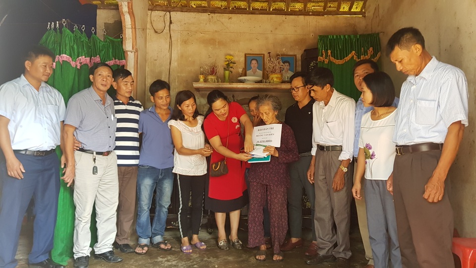 Cậu bé mồ côi trong ngôi nhà có nhiều người chết bí ẩn được bạn đọc truyền nghề cắt tóc - 2 Cậu bé mồ côi trong ngôi nhà có nhiều người chết bí ẩn được bạn đọc truyền nghề cắt tóc - 2