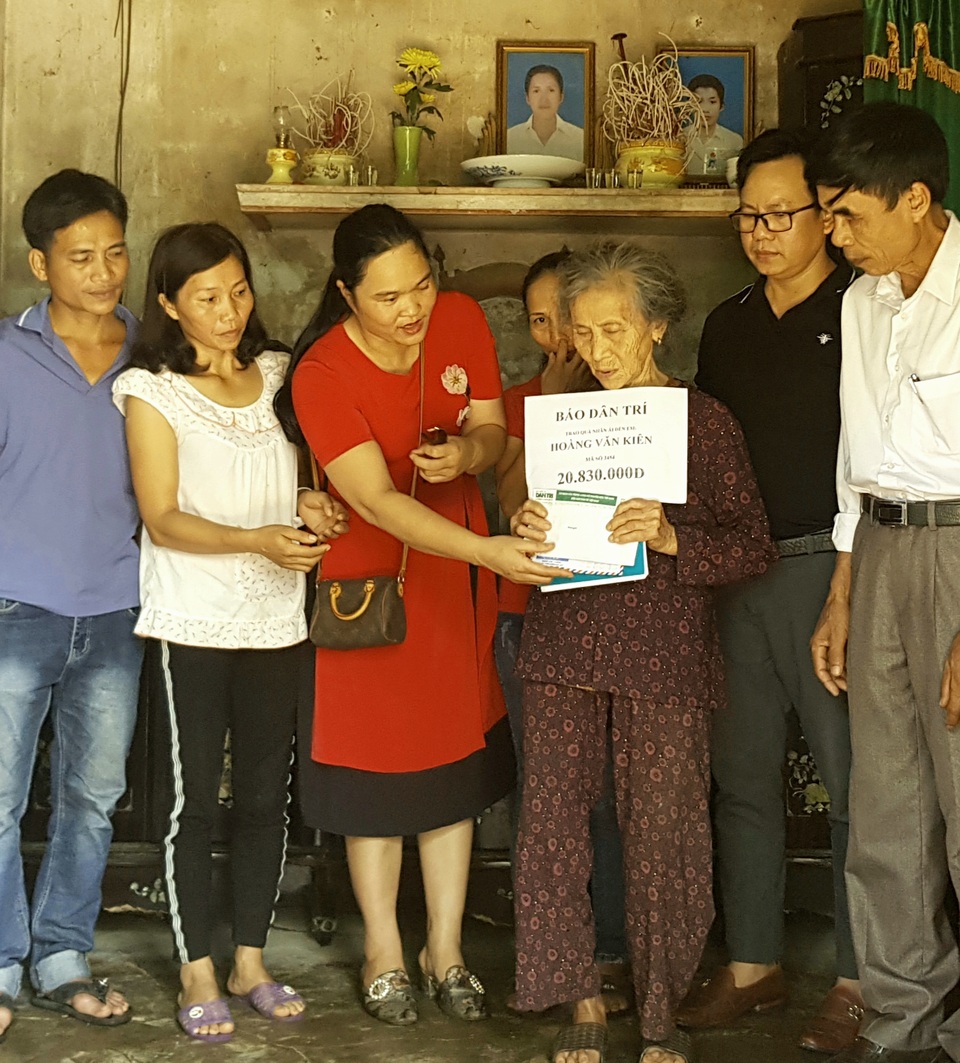 Cậu bé mồ côi trong ngôi nhà có nhiều người chết bí ẩn được bạn đọc truyền nghề cắt tóc - 3 Cậu bé mồ côi trong ngôi nhà có nhiều người chết bí ẩn được bạn đọc truyền nghề cắt tóc - 3