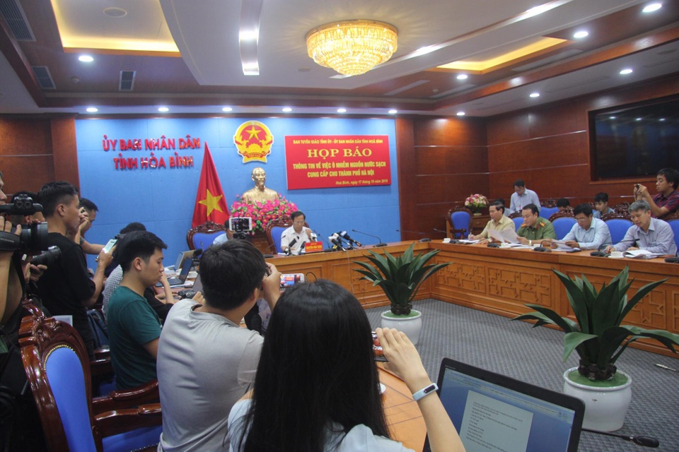 Khởi tố vụ án nước sạch Sông Đà bốc mùi, nhiễm dầu thải - 2 Khởi tố vụ án nước sạch Sông Đà bốc mùi, nhiễm dầu thải - 2